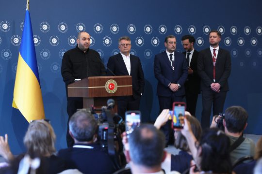 Der ukrainische Verteidigungsminister Rustem Umjerow bei der Pressekonferenz nach den Verhandlungen in Istanbul