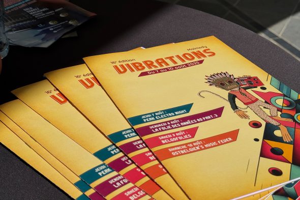 Flyer mit dem Programm des Festivals "Vibrations" in Malmedy