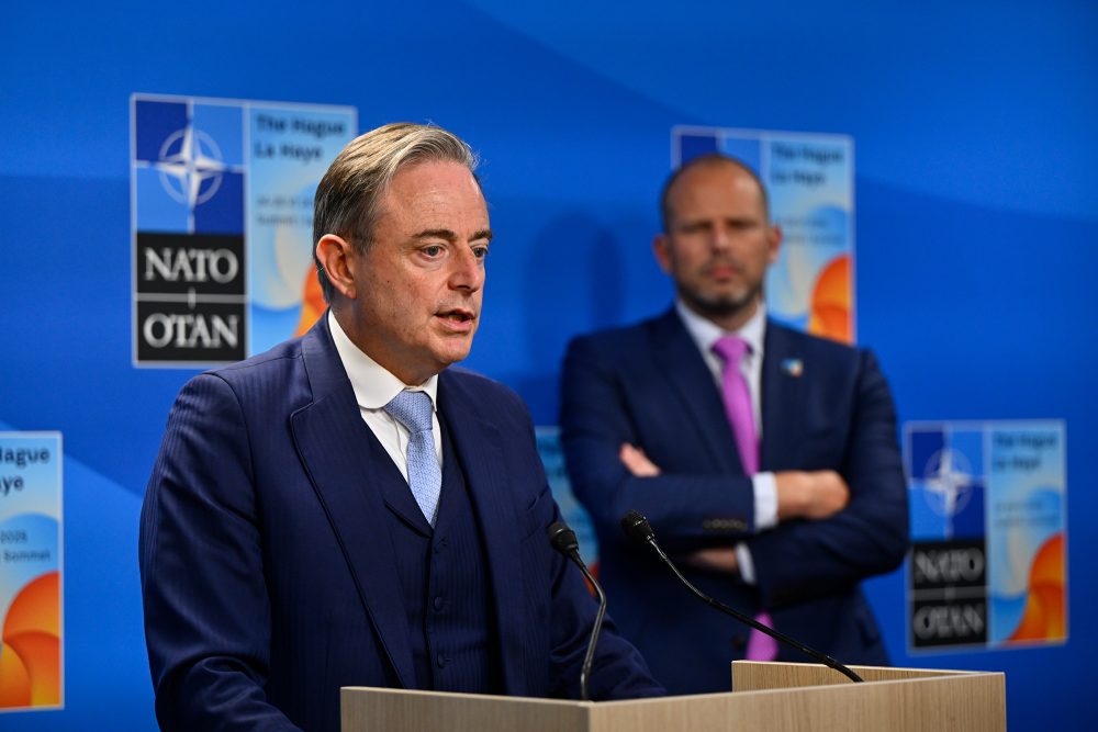Premierminister De Wever und Verteidigungsminister Francken nach dem Nato-Gipfel