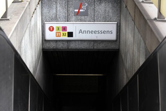 Eingang der Metro-Station Anneessens in Brüssel