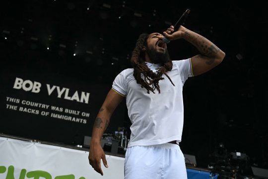 Bobby Vylan vom Duo Bob Vylan beim Glastonbury