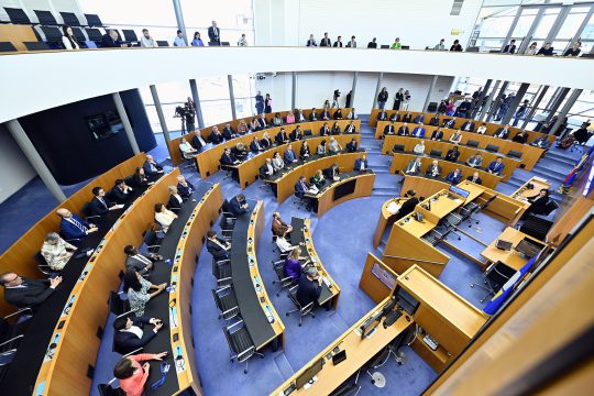 Sitzungssaal im Parlament der Region Brüssel-Hauptstadt