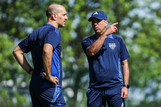 Assistenztrainer Joao Coimbra und Trainer Bruno Pinheiro am 25. Juni