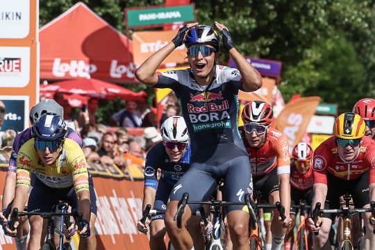 Der Italiener Davide Donati bei der Überquerung der Ziellinie