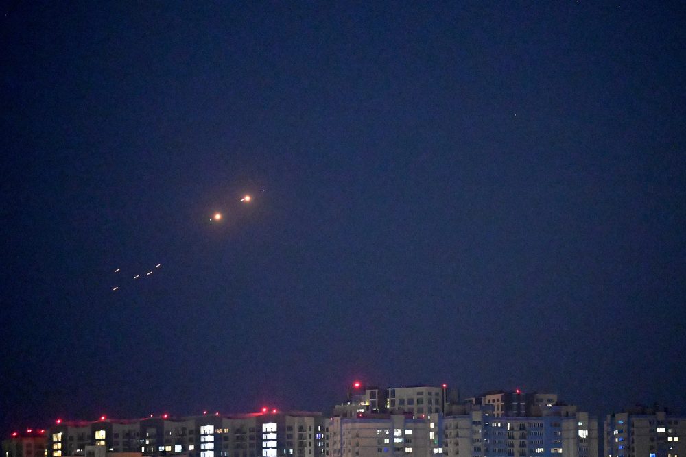 Ukrainische Luftabwehr im Einsatz gegen russische Drohnen über Kiew