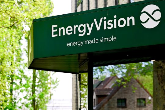 Logo von EnergyVision an der Geschäftsstelle in Brüssel