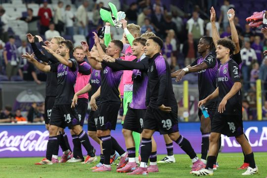 Anderlechts Spieler feiern ihren Sieg über den schwedischen Club BK Hacken