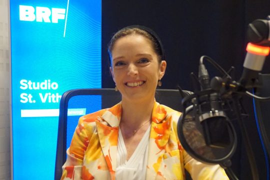 Fabienne Colling von Ecolo im BRF-Studio St. Vith