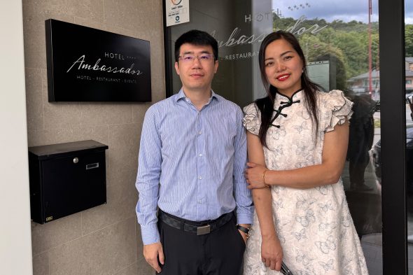 Godfrey He und Meifen Jin