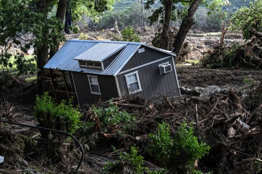 Beschädigtes Haus nach den Überschwemmungen in Hunt, Texas