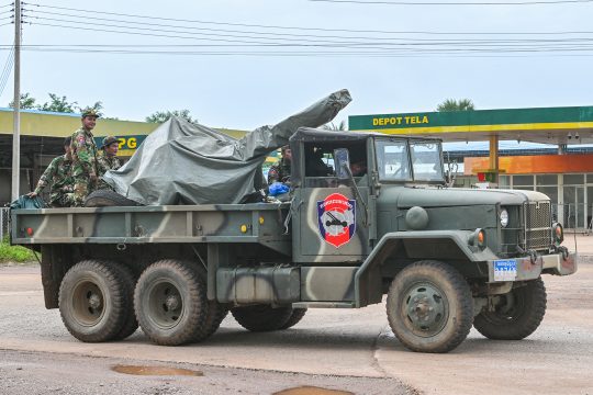 Kambodschanische Soldaten auf Patrouille nahe der thailändischen Grenze