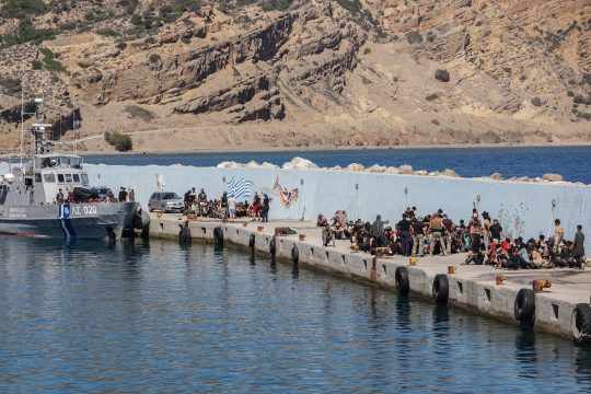 Migranten im Hafen von Agia auf Kreta