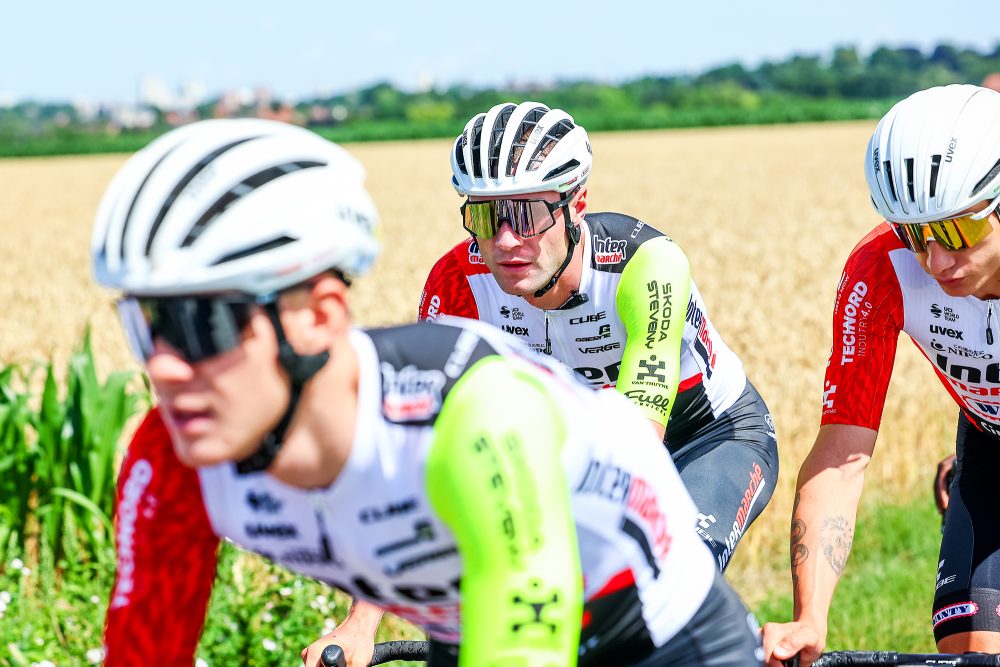 Laurenz Rex mit seinem Team bei einer Trainings-Einheit einen Tag vor dem Tour-Start