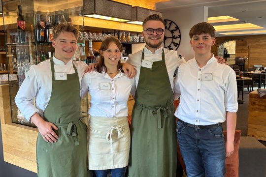 Die Auszubildenden Jonas, Hannah, Sven und Lars im Bütgenbacher Hof