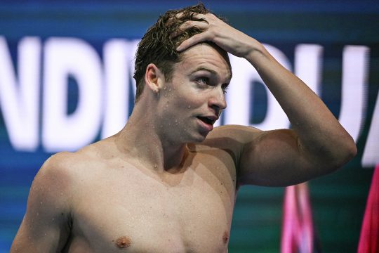 Léon Marchand nach seinem Sieg im Halbfinale mit neuer Welt-Bestzeit