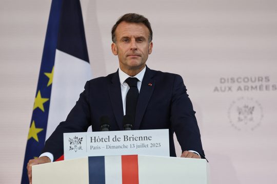 Frankreichs Präsident Macron bei einer Ansprache vor ranghohen Militärs in Paris