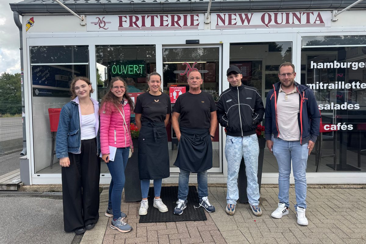 Gruppenbild: Media and Me zu Besuch in der Fritüre La Quinta