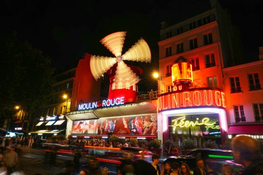 Das "Moulin Rouge"-Windrad dreht sich wieder