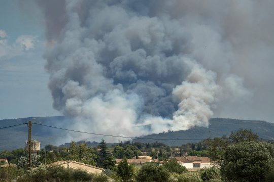 Großer Waldbrand in der Nähe von Narbonne (Bild vom 7. Juli 2025)