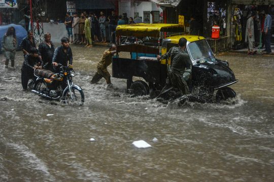 Überflutete Straßen in Hyderabad am Montag
