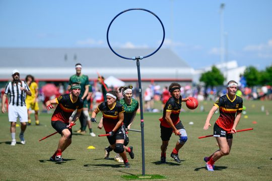 Quadball ist dem "Quidditsch" aus der Harry-Potter-Reihe nachempfunden