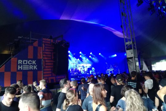 Menschenmenge beim Musikfestival Rock Herk