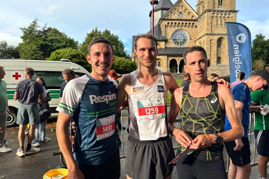 Tom Reuter (Mitte) siegt vor Ruben Jasmin und Noah Schneider