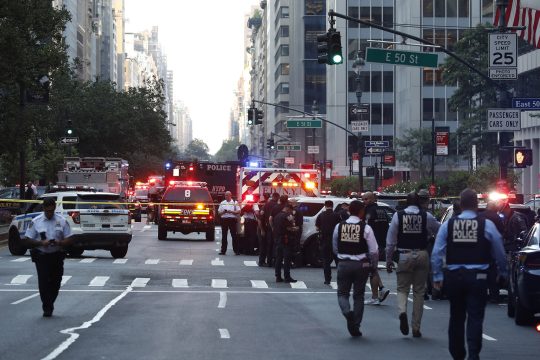 Polizei und Ambulanz im Einsatz bei der Schießerei in New York