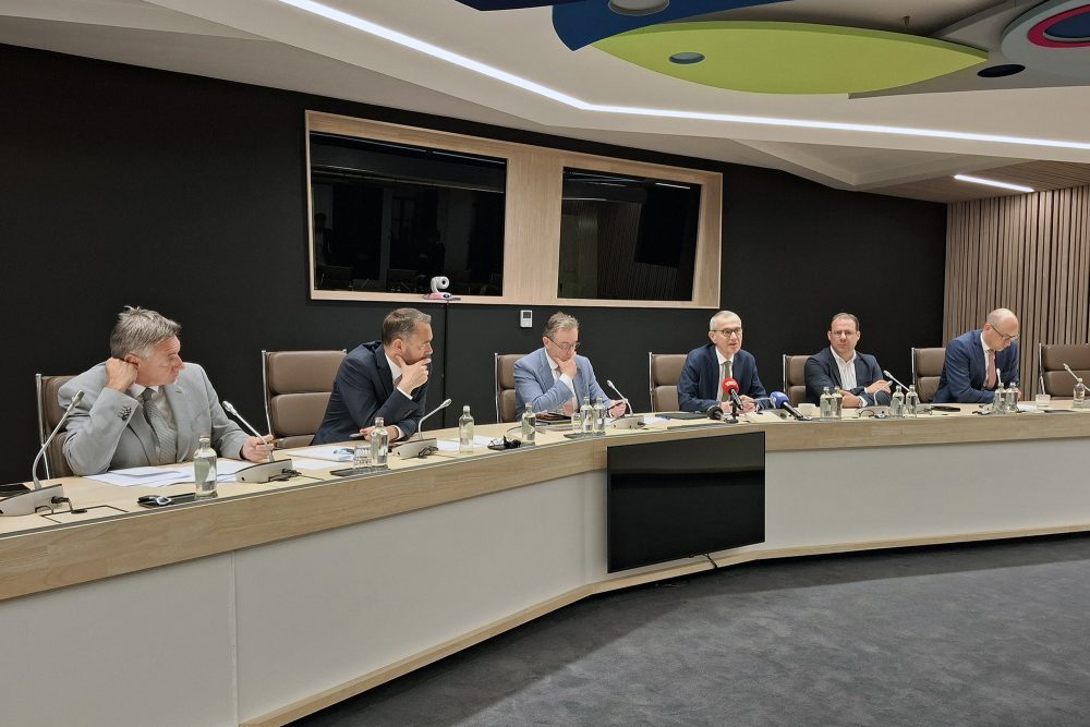 Die Minister des Kernkabinetts bei der Vorstellung des Sommerabkommens