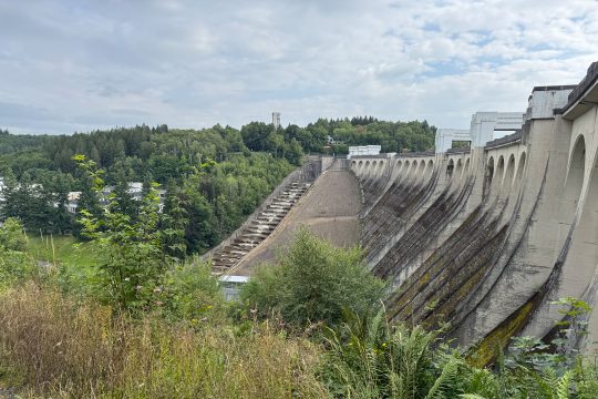 Staumauer der Wesertalsperre Eupen
