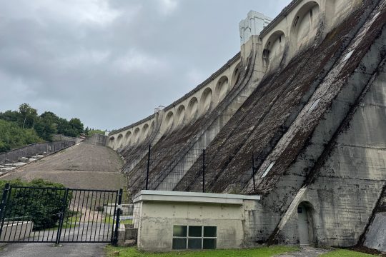 Staumauer der Wesertalsperre Eupen