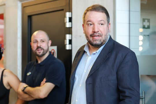 Eupens Bürgermeister Thomas Lennertz bei der Neueröffnung des Lago Wetzlarbads