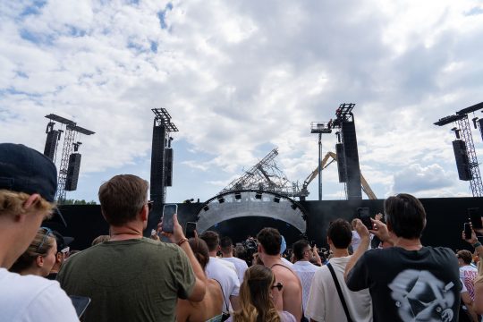 Besucher beim Tomorrowland-Festival 2025