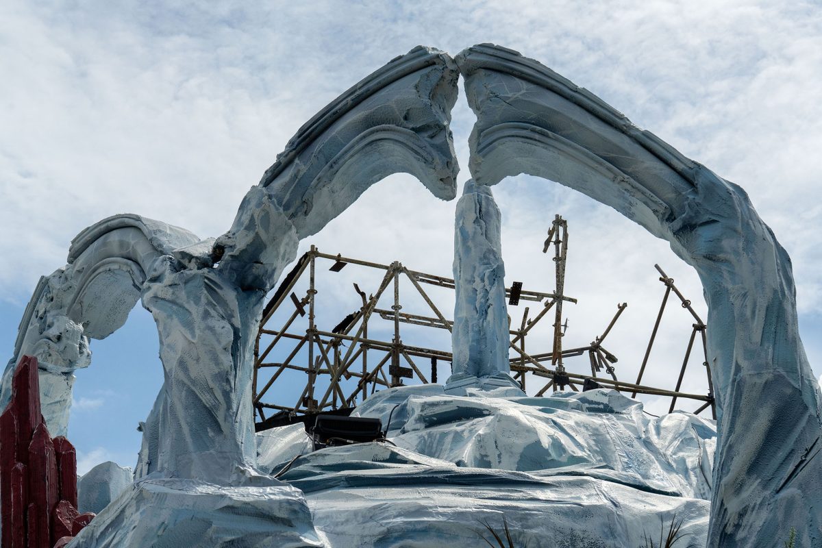 Die neue Hauptbühne beim Tomorrowland-Festival wird aufgebaut