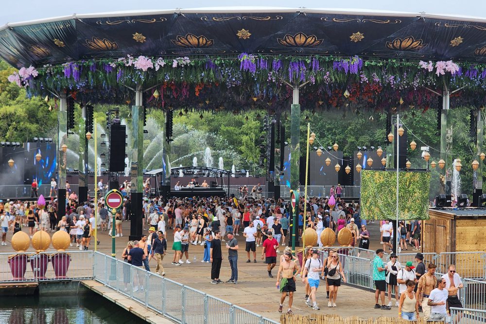 Menschen bei Tomorrowland