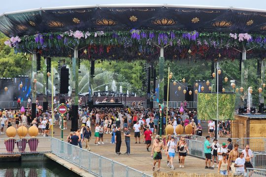 Menschen bei Tomorrowland
