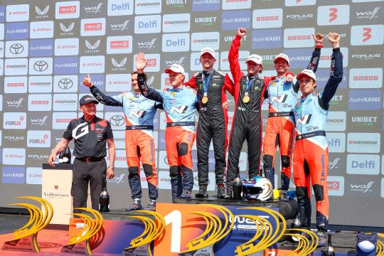 Juha Kankkunen vom Toyota WRT, Martin Järveoja und Ott Tänak, Elliott Edmondson und Oliver Solberg, Martijn Wydaeghe und Thierry Neuville