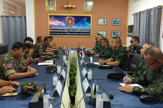 Kommandeure der thailändischen und der kambodschanischen Armee am Verhandlungstisch
