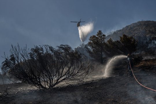 Hubschrauber im Löscheinsatz