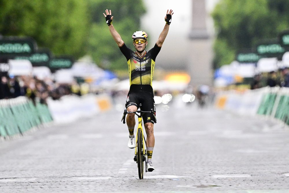 Wout van Aert triumphiert im Regen von Paris