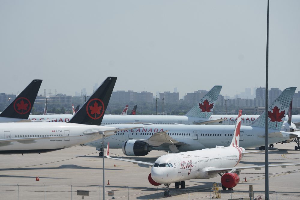 Flugzeuge von Air Canada am Samstag am Flughafen Toronto