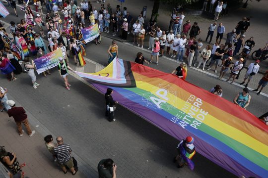 Regenbogenfahne bei der Antwerpen Pride 2025