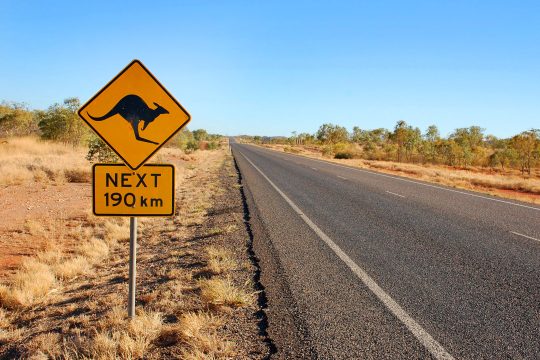 Ein Warnhinweis-Schild mit Känguru
