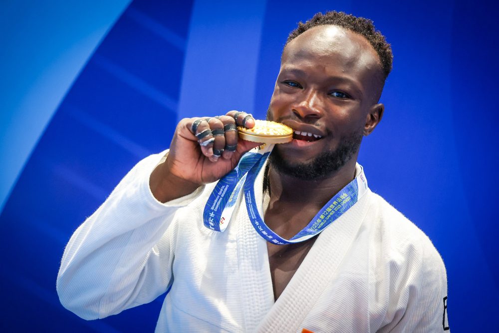 Florian Bayili mit seiner Goldmedaille