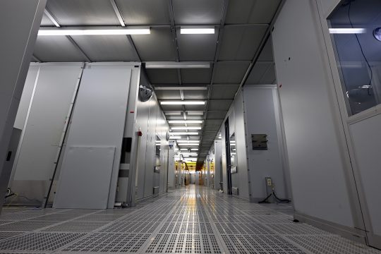 Blick in die ehemalige BelGaN-Chipfabrik in Oudenaarde im März 2025