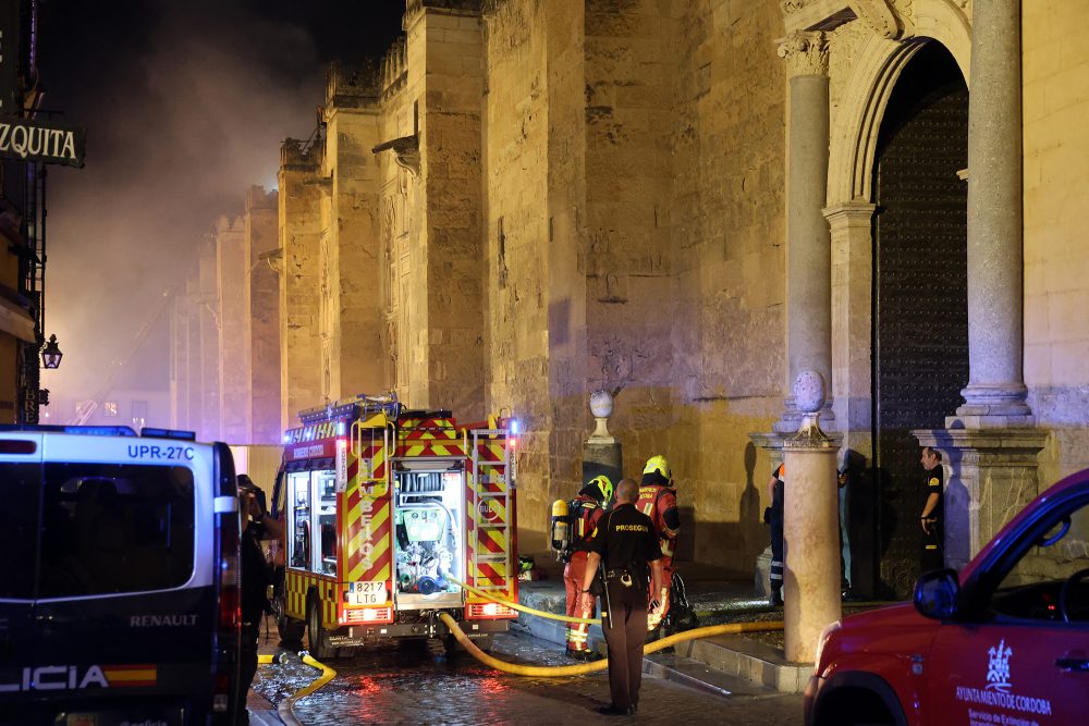 Löscharbeiten an der Kathedrale von Cordoba
