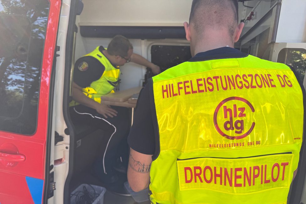 Garry Houscheidt und Christoph Niessen von der Hilfeleistungszone der DG