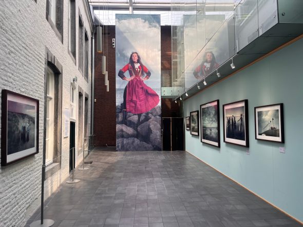 Werke aus der Ausstellung "Between the Sea and the Sky" - Jimmy Nelsons faszinierende Reise nach Zeeland