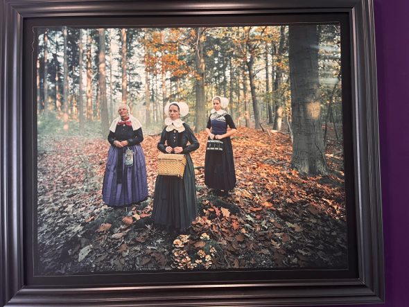 Werk aus der Ausstellung "Between the Sea and the Sky" - Jimmy Nelsons faszinierende Reise nach Zeeland