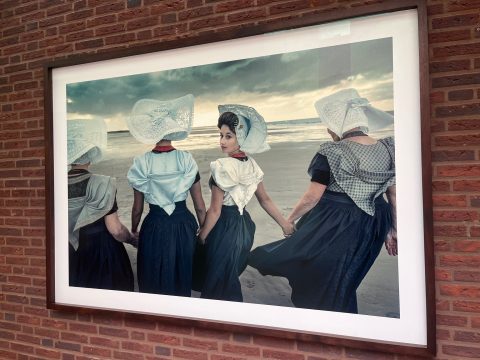 Werk aus der Ausstellung "Between the Sea and the Sky" - Jimmy Nelsons faszinierende Reise nach Zeeland